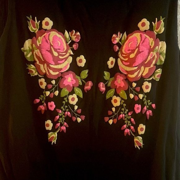 LSL Black tank with larger arm openings, embroidered flowers. Size L EUC - Picture 2 of 4